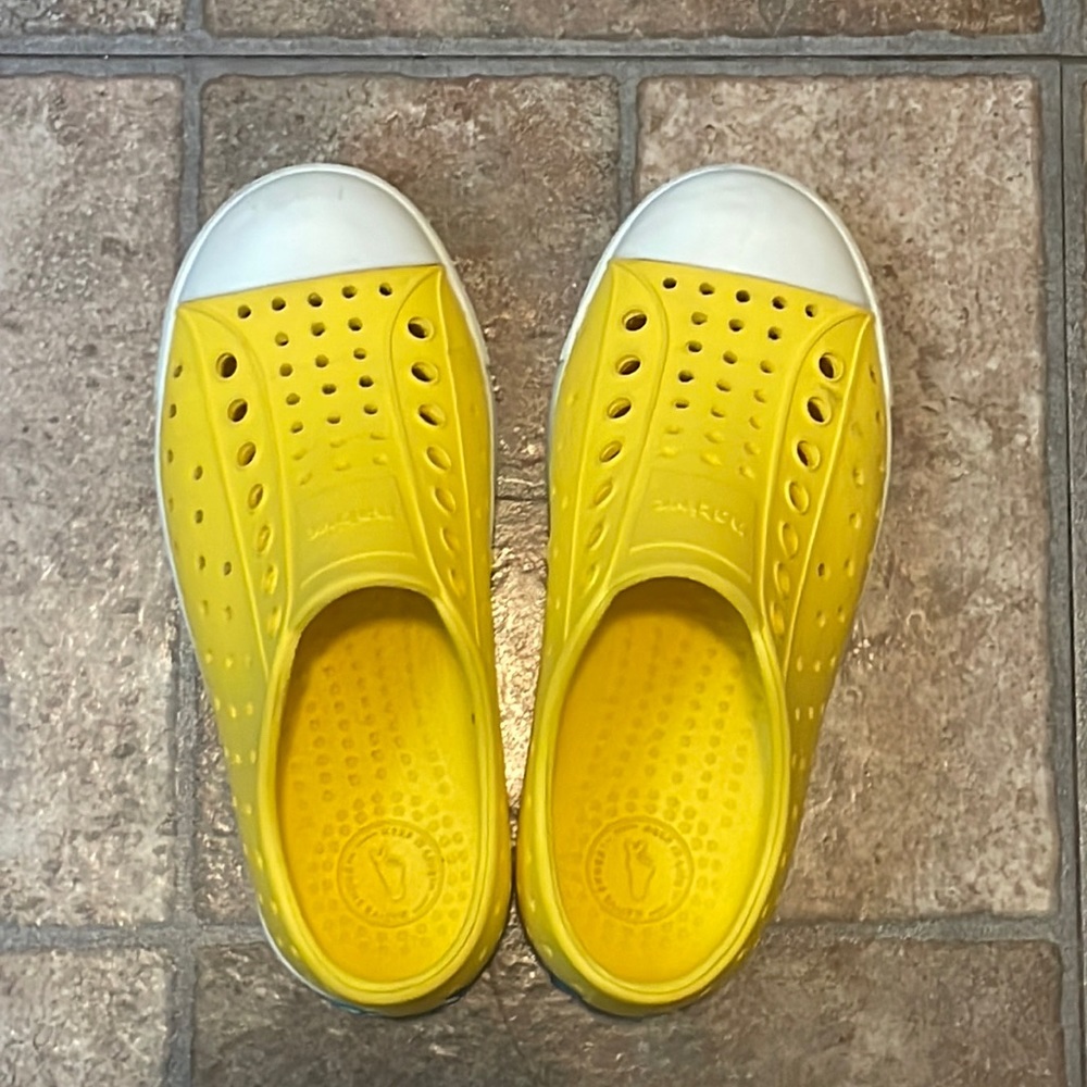 Child’s 11 Crayon Yellow Native Jefferson Shoes